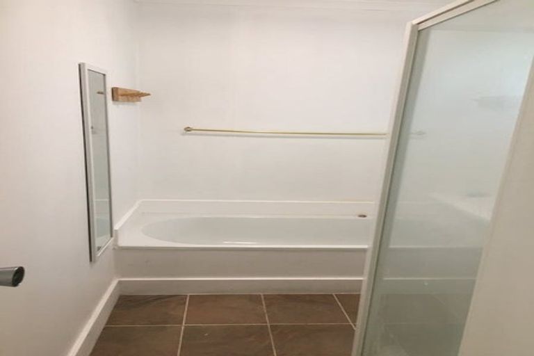 Photo of property in 21 Houghton Bay Road, Houghton Bay, Wellington, 6023