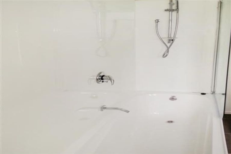 Photo of property in 10 Roys Road, Weymouth, Auckland, 2103