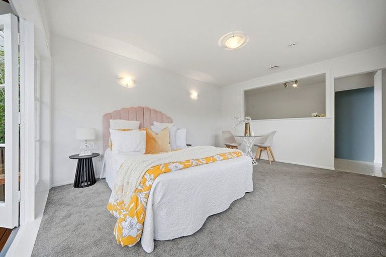 Photo of property in 102 Taikata Road, Te Atatu Peninsula, Auckland, 0610
