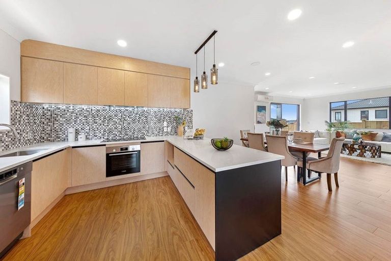 Photo of property in 7 Bushfield Drive, Flat Bush, Auckland, 2019