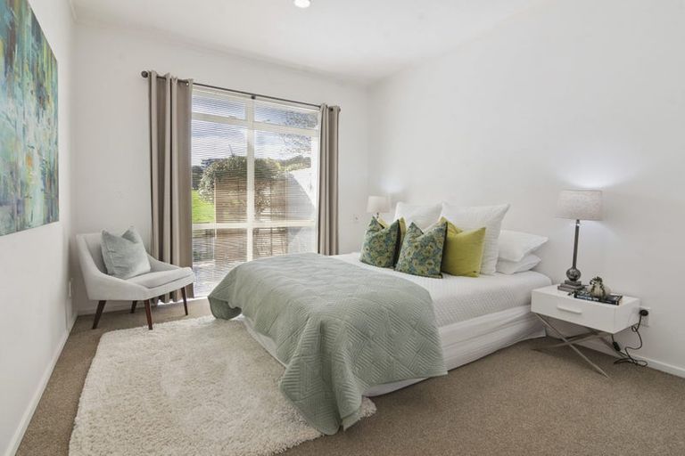 Photo of property in 2/1-5 Gleanor Avenue, Oteha, Auckland, 0632