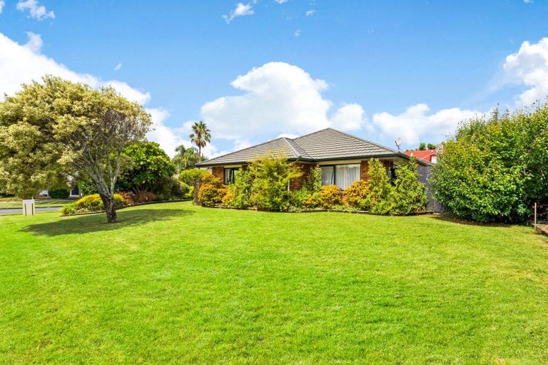 Photo of property in 52 Wattle Farm Road, Wattle Downs, Auckland, 2103