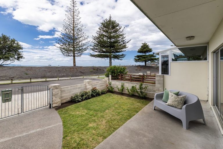 Photo of property in 10 North Terrace, Westshore, Napier, 4110