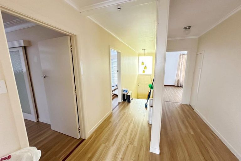 Photo of property in 1/204 Edmonton Road, Te Atatu South, Auckland, 0610