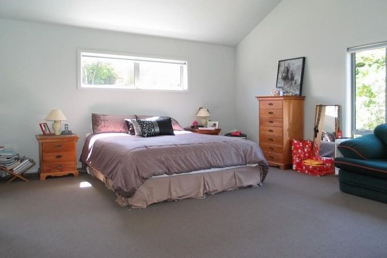 Photo of property in 1b Little Collins Street, Tawa, Wellington, 5028