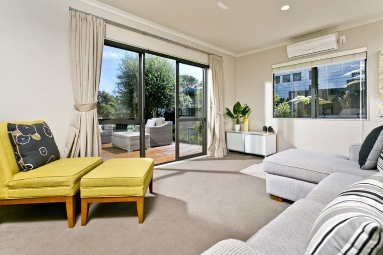 Photo of property in 30 Admirals Court Drive, Greenhithe, Auckland, 0632