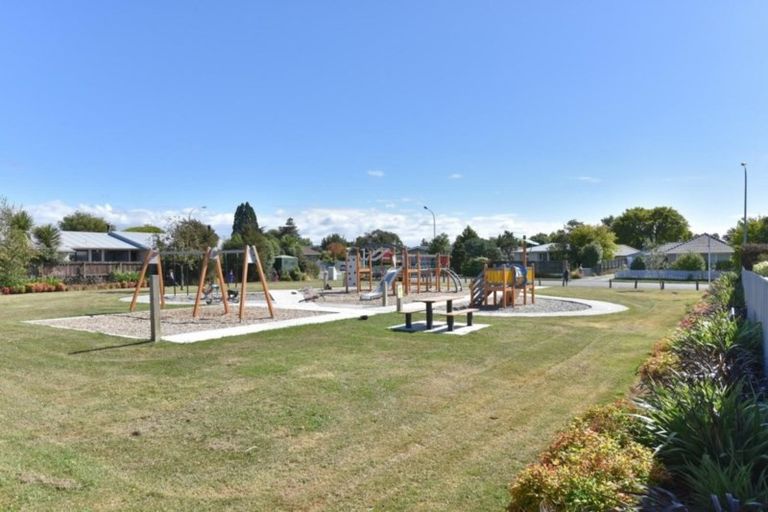 Photo of property in 8 Walker Place, Rangiora, 7400