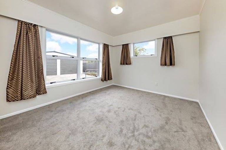 Photo of property in 15 Salas Place, Papakura, 2110