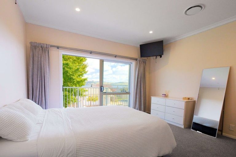 Photo of property in 37 Shepherd Road, Waipahihi, Taupo, 3330