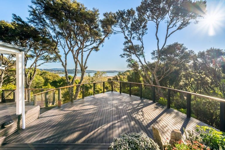 Photo of property in 92 Paekakariki Hill Road, Pauatahanui, Porirua, 5381