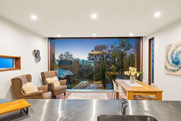 Photo of property in 8a Wairata Place, Te Atatu South, Auckland, 0610