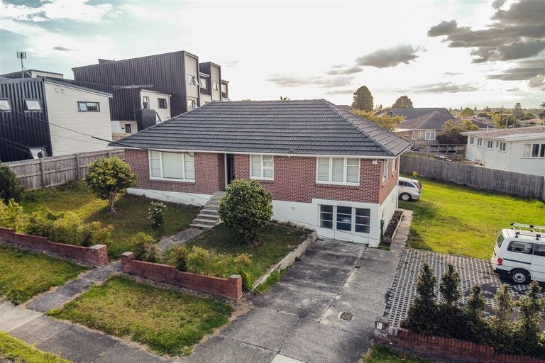Photo of property in 68 Delta Avenue, New Lynn, Auckland, 0600