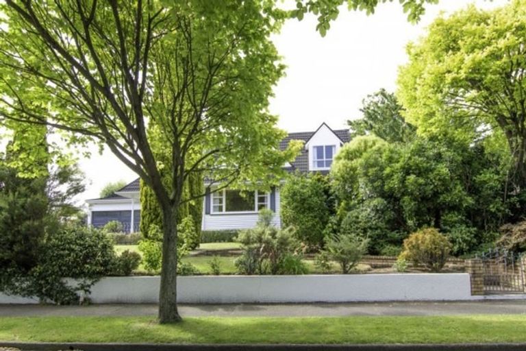 Photo of property in 18 Churchill Avenue, Hokowhitu, Palmerston North, 4410