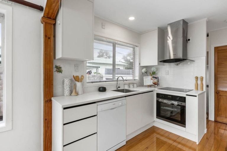 Photo of property in 1/118 Lake Road, Belmont, Auckland, 0622