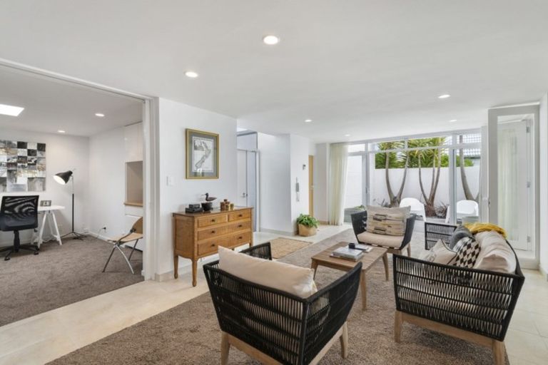 Photo of property in 133 Main Road, Redcliffs, Christchurch, 8081