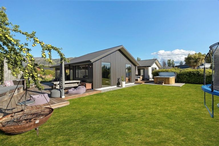 Photo of property in 54 Charles Court, Lake Hawea, Wanaka, 9382