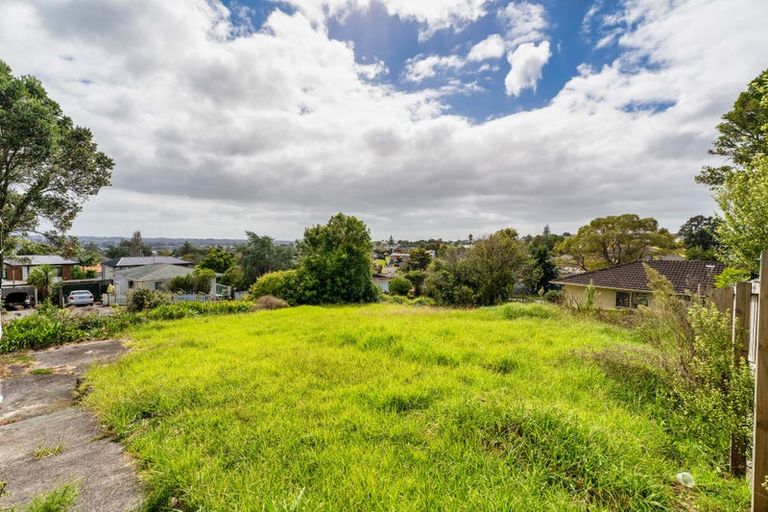 Photo of property in 84 Awaroa Road, Sunnyvale, Auckland, 0612