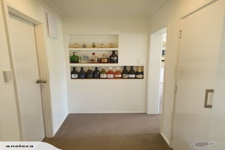 Photo of property in 2/24 Sovereign Place, Glenfield, Auckland, 0629