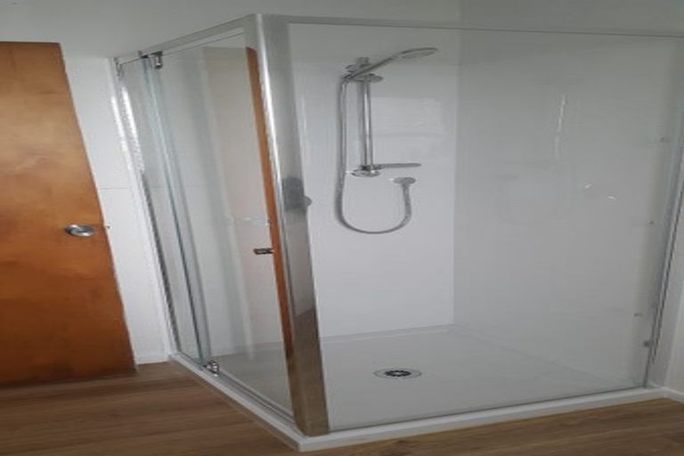 Photo of property in 9 Hatherlow Street, Glenfield, Auckland, 0629