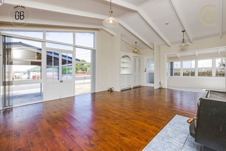 Photo of property in 6 Braeburn Place, Takanini, 2112