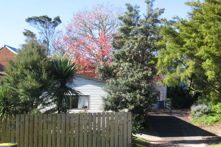 Photo of property in 79 Kaurilands Road, Titirangi, Auckland, 0604
