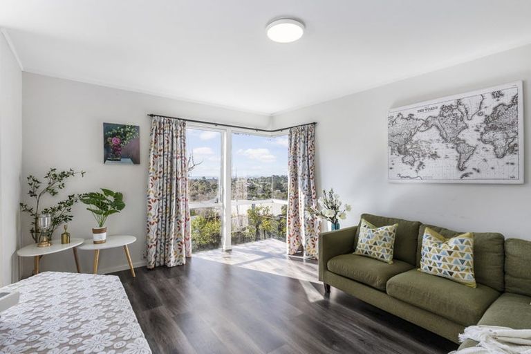 Photo of property in 22 Cairnbrae Court, Northcross, Auckland, 0632