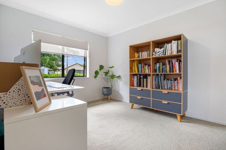 Photo of property in 2 Four Oaks Place, Pukekohe, 2120