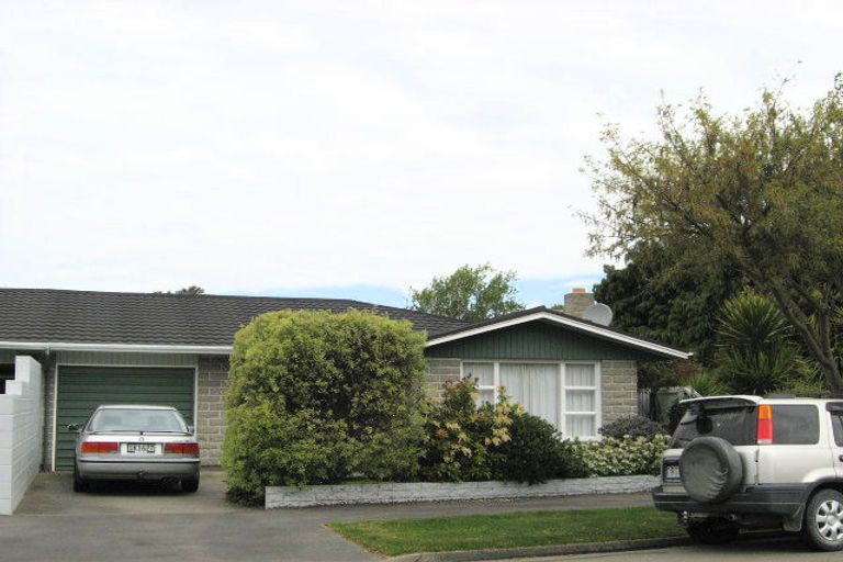 Photo of property in 2/6 Brackendale Place, Burnside, Christchurch, 8041