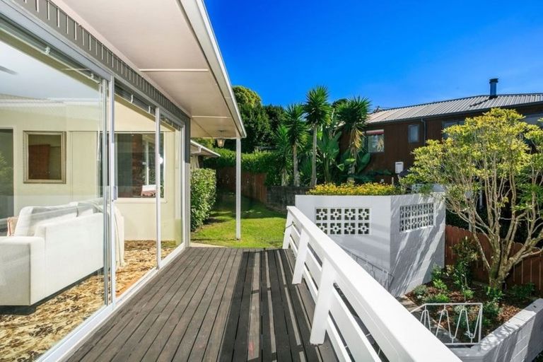 Photo of property in 22 Windermere Crescent, Blockhouse Bay, Auckland, 0600
