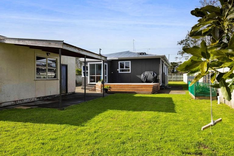 Photo of property in 464 South Road, Omata, New Plymouth, 4374