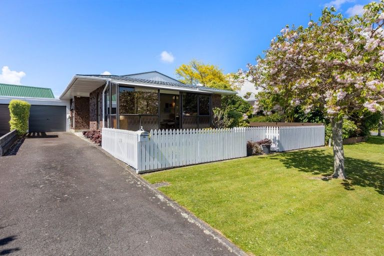 Photo of property in 1a Hunter Place, Merrilands, New Plymouth, 4312