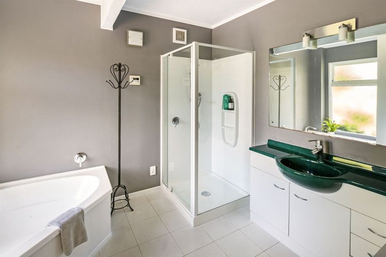 Photo of property in 1 Goddard Grove, Churton Park, Wellington, 6037