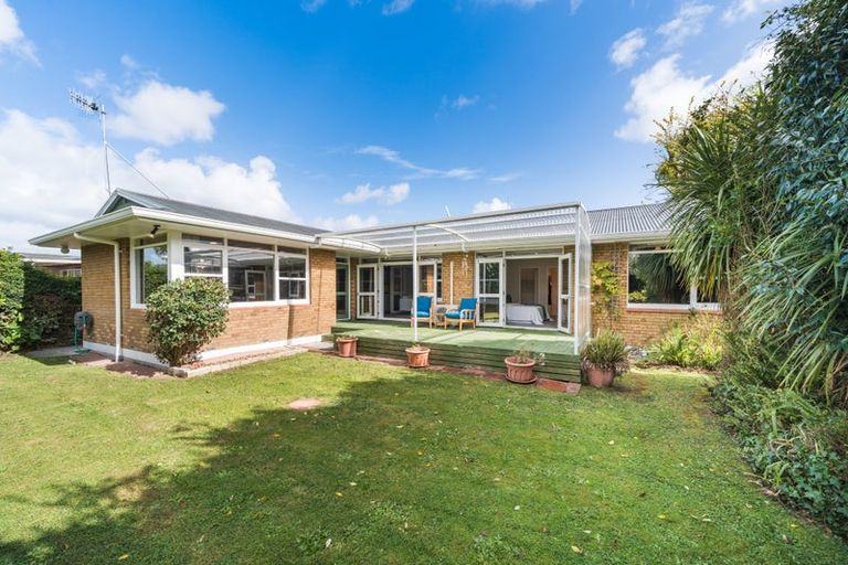Photo of property in 65 Wikiriwhi Crescent, Awapuni, Palmerston North, 4412