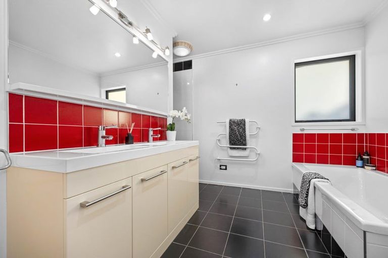 Photo of property in 61 Somerton Drive, Huntington, Hamilton, 3210