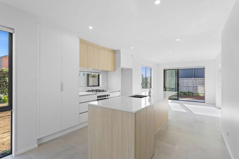 Photo of property in 36 Viridian Avenue, Rosehill, Papakura, 2113