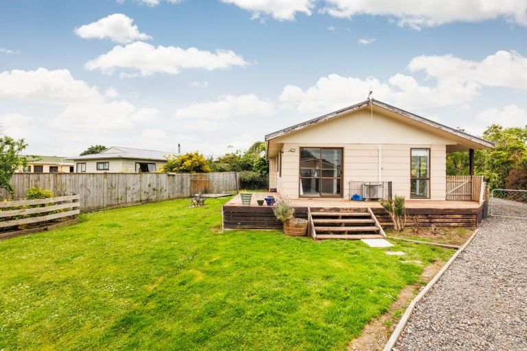 Photo of property in 35 Kowhai Street, Tokomaru, Palmerston North, 4474