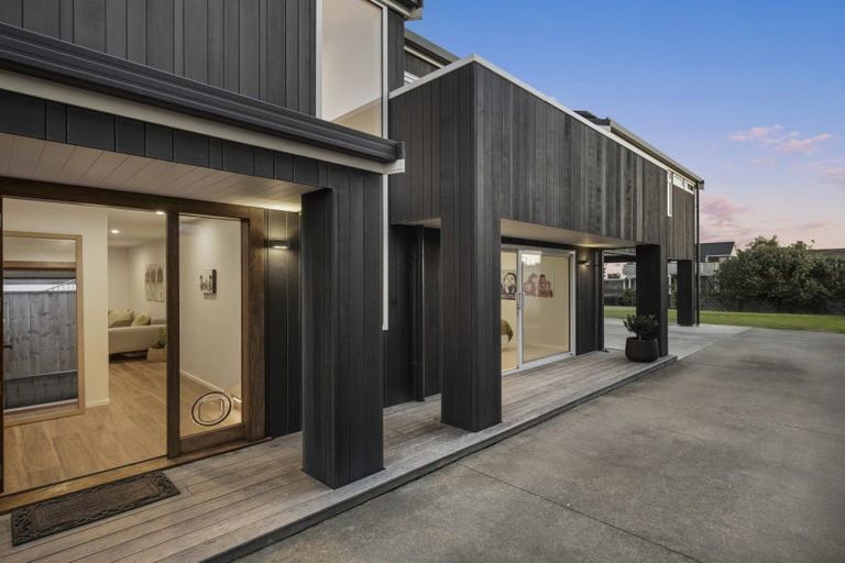 Photo of property in 112 Karewa Parade, Papamoa Beach, Papamoa, 3118