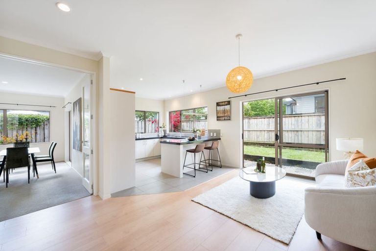 Photo of property in 16h Lincoln Road, Henderson, Auckland, 0610