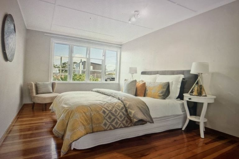 Photo of property in 21 Fairfax Avenue, Northcote, Auckland, 0627