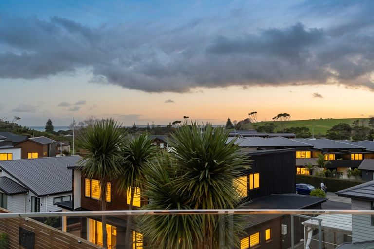 Photo of property in 11 Tawatawa Street, Long Bay, Auckland, 0630
