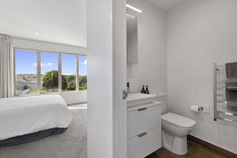 Photo of property in 9/83 Hinemoa Street, Birkenhead, Auckland, 0626