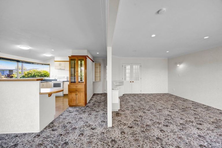 Photo of property in 4 Waiwera Place, Merrilands, New Plymouth, 4312