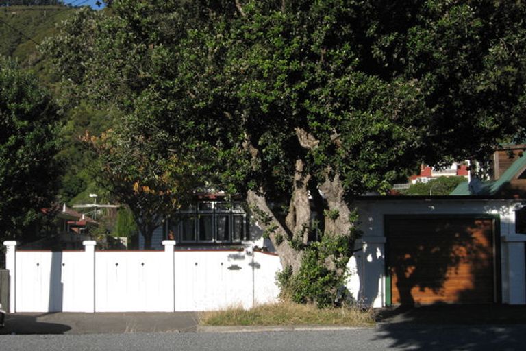 Photo of property in 49 Oroua Street, Eastbourne, Lower Hutt, 5013