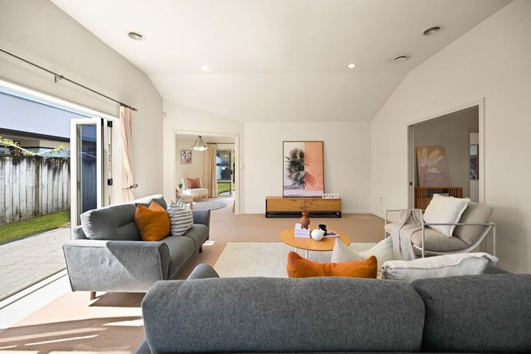 Photo of property in 2 Roderick Place, Rototuna, Hamilton, 3210