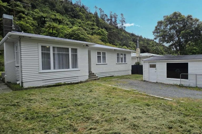 Photo of property in 52 Sunny Grove, Wainuiomata, Lower Hutt, 5014