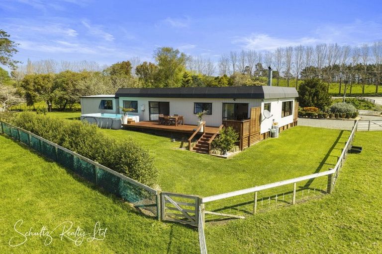 Photo of property in 316 Mountain Road, Maungaturoto, 0587