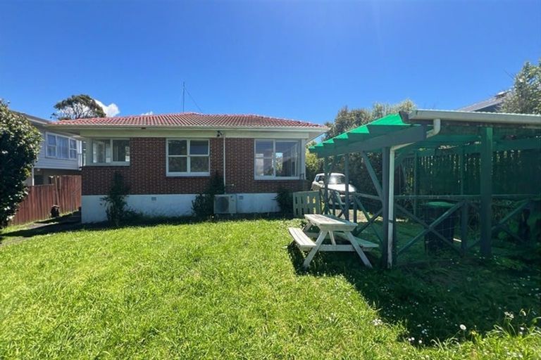 Photo of property in 2/8 Evelyn Place, Hillcrest, Auckland, 0627