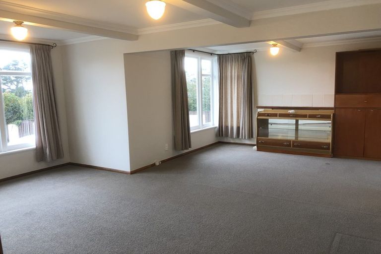 Photo of property in 54 Horokiwi Road West, Newlands, Wellington, 6037