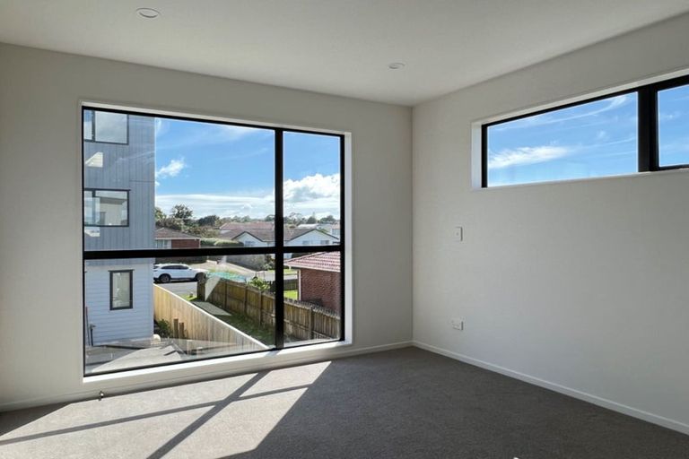 Photo of property in 11e Mandarin Place, Half Moon Bay, Auckland, 2012
