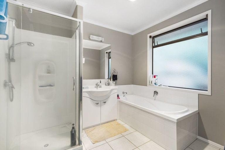 Photo of property in 15 Parkwood Place, Huntington, Hamilton, 3210